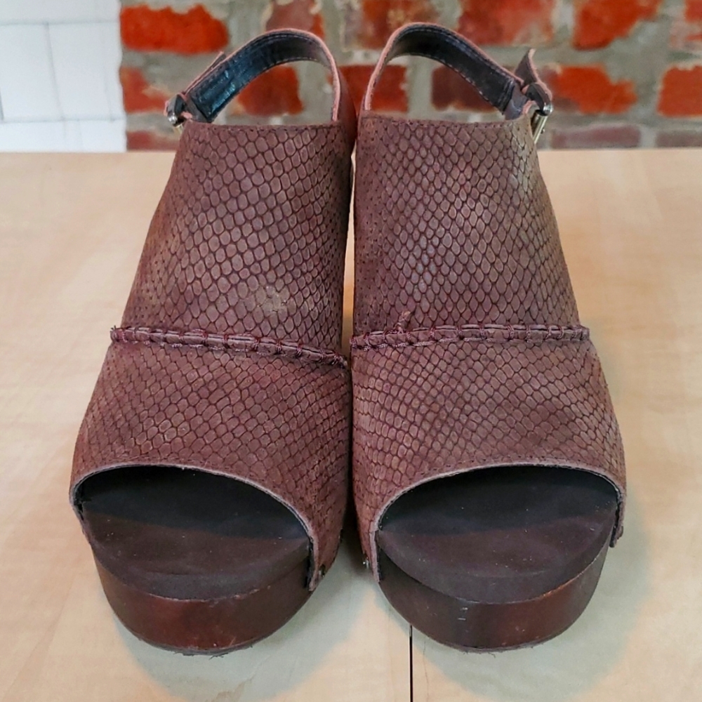 Volatile Brown Textured Open-Toe Platform Sandals